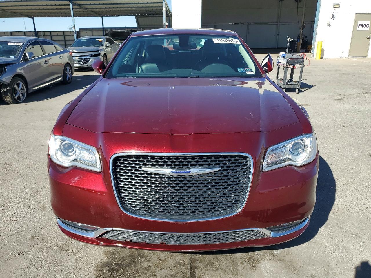 2016 Chrysler 300 Limited - Фото 5