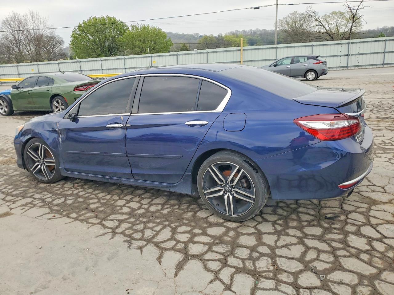 2016 Honda Accord Sport - Image 2