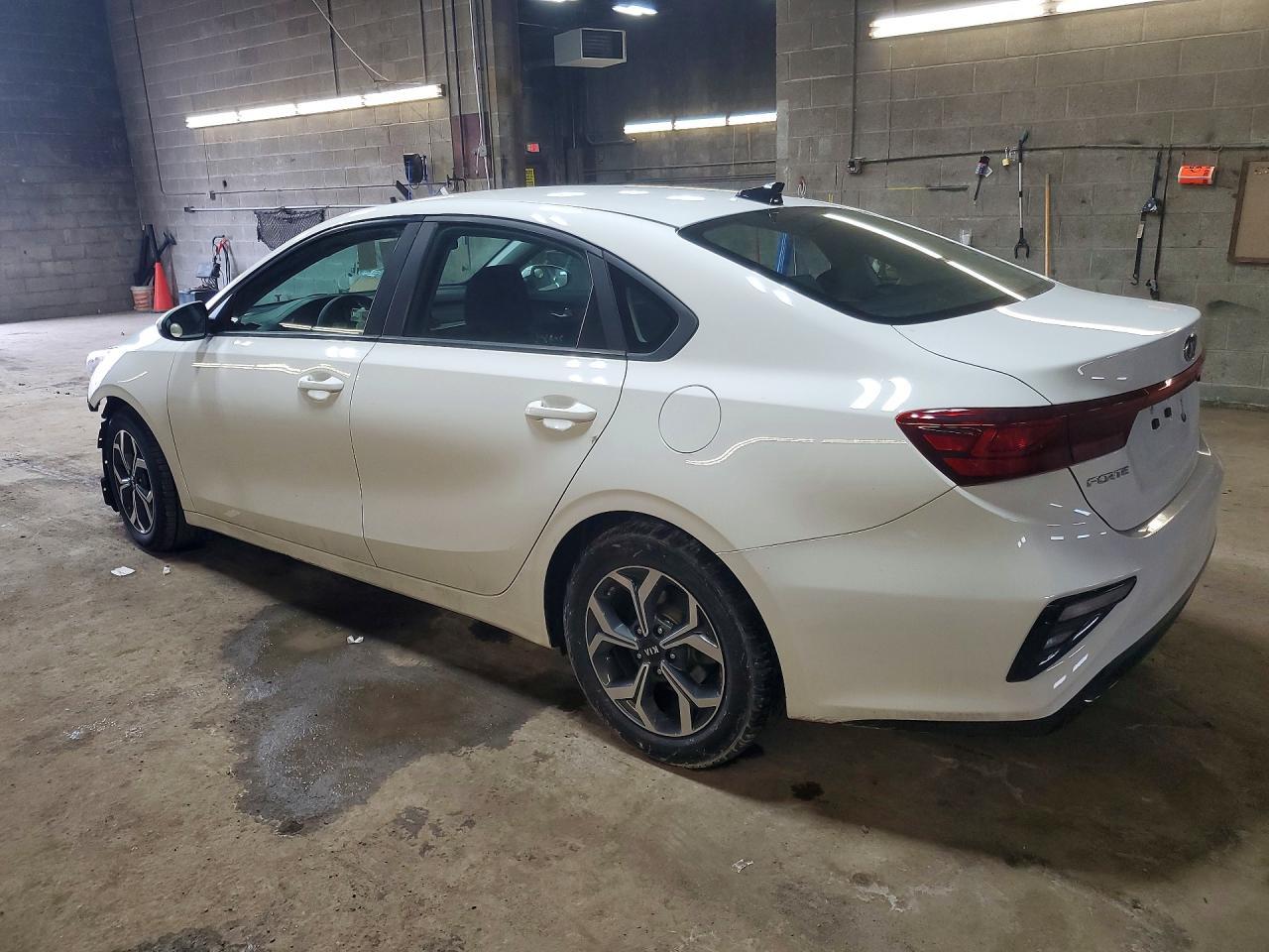 2019 Kia Forte Lxs - Фото 2