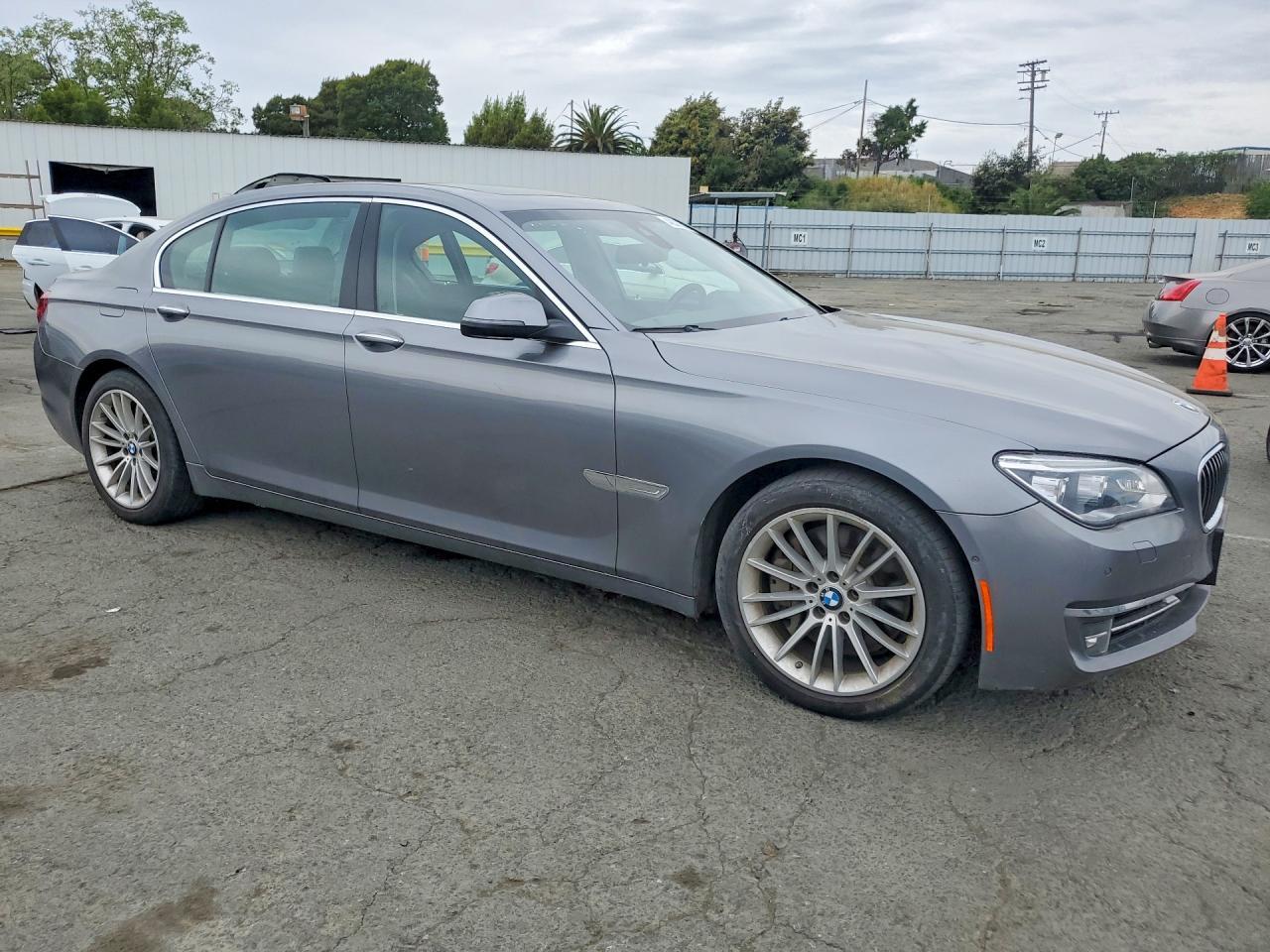 2014 BMW 750 Li - Image 4
