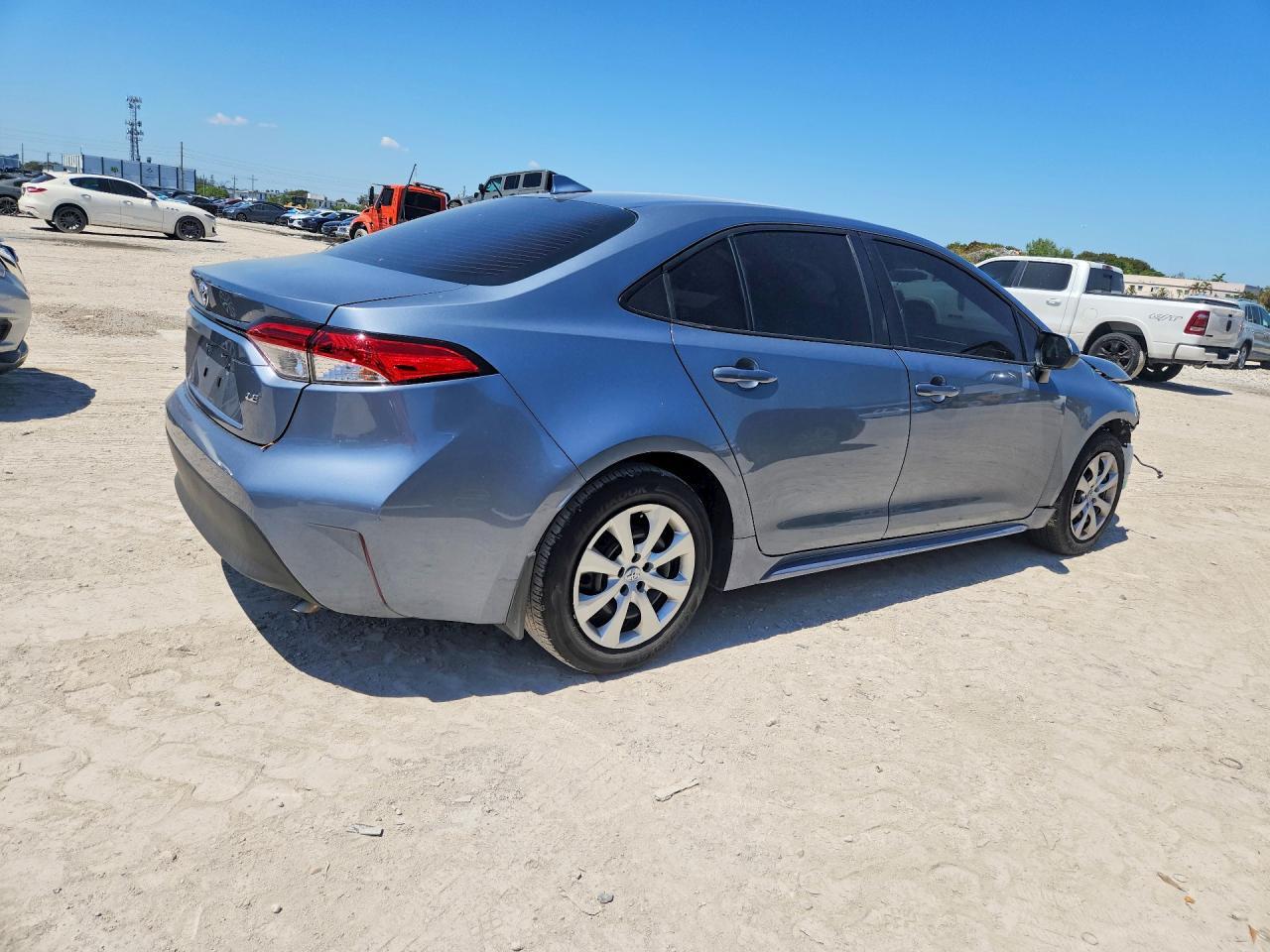 2025 Toyota Corolla Le - Фото 3