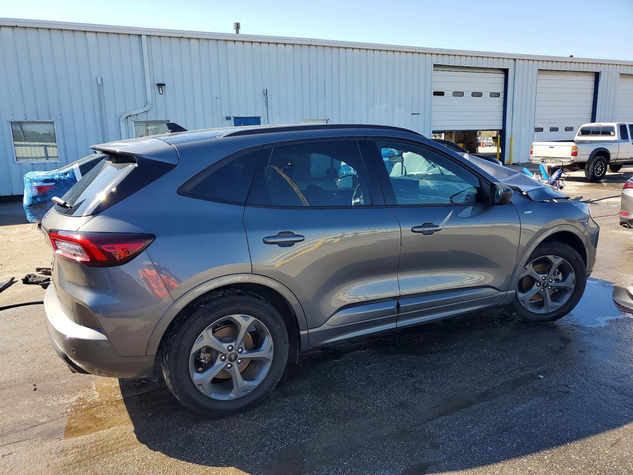 2023 Ford Escape St Line - Фото 3