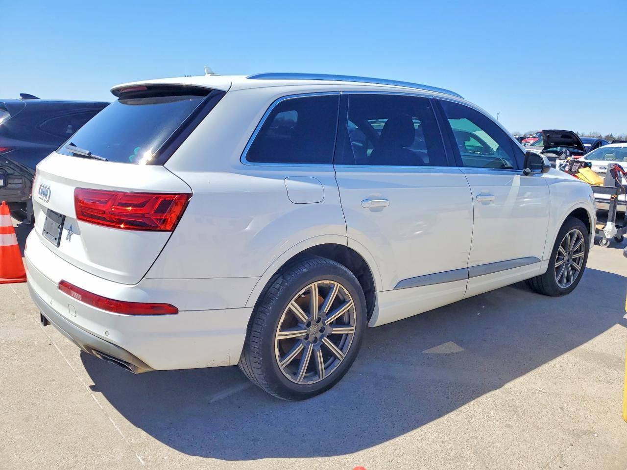2018 Audi Q7 Premium Plus - Image 3