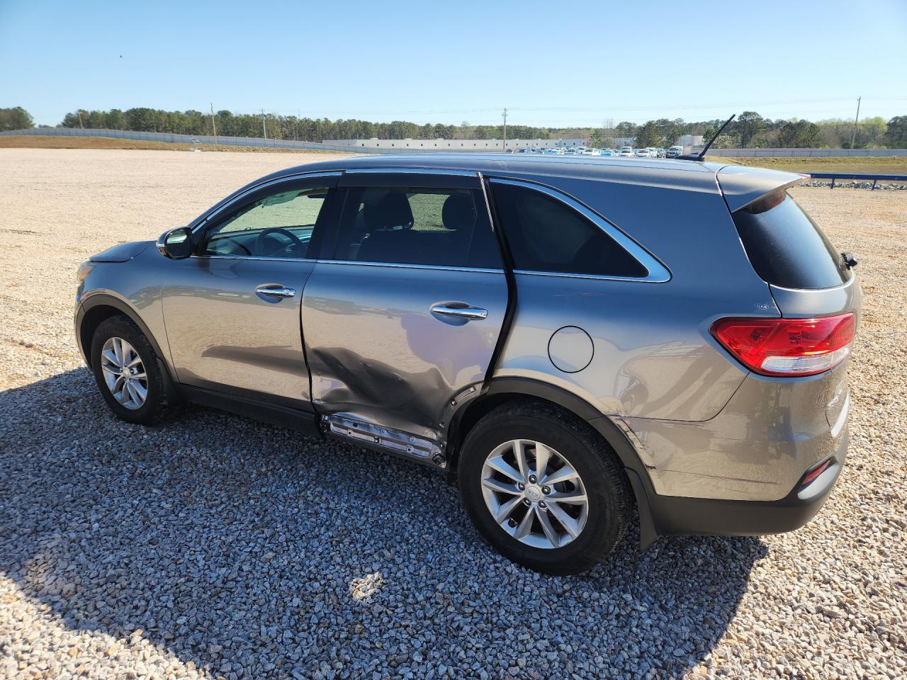 2016 Kia Sorento L - Image 2