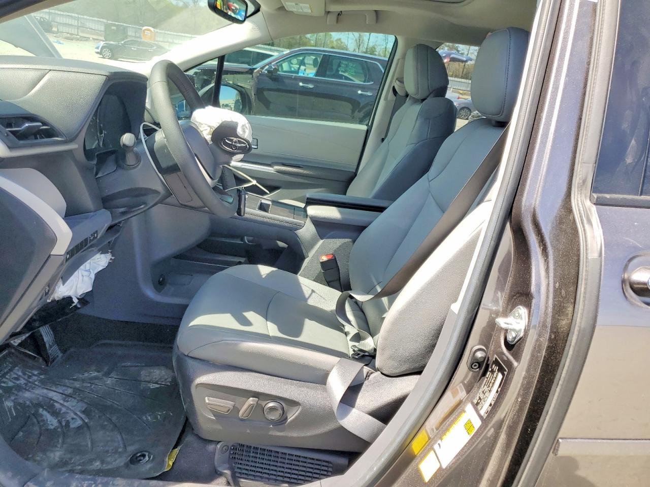 2024 Toyota Sienna Xle 7-Passenger - Image 7