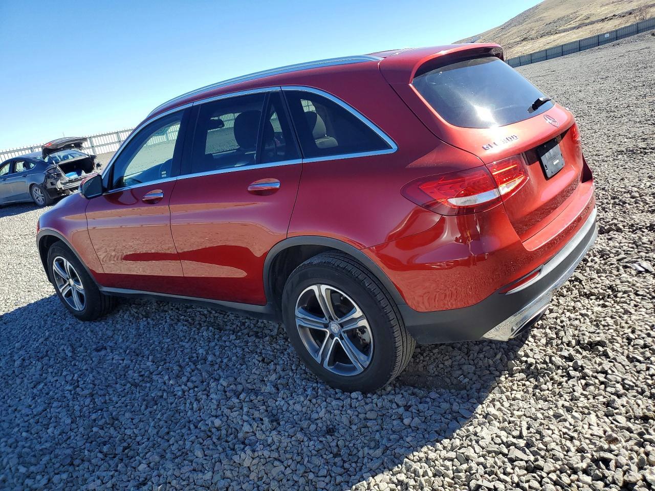 2016 Mercedes-Benz Glc 300 4Matic - Image 2