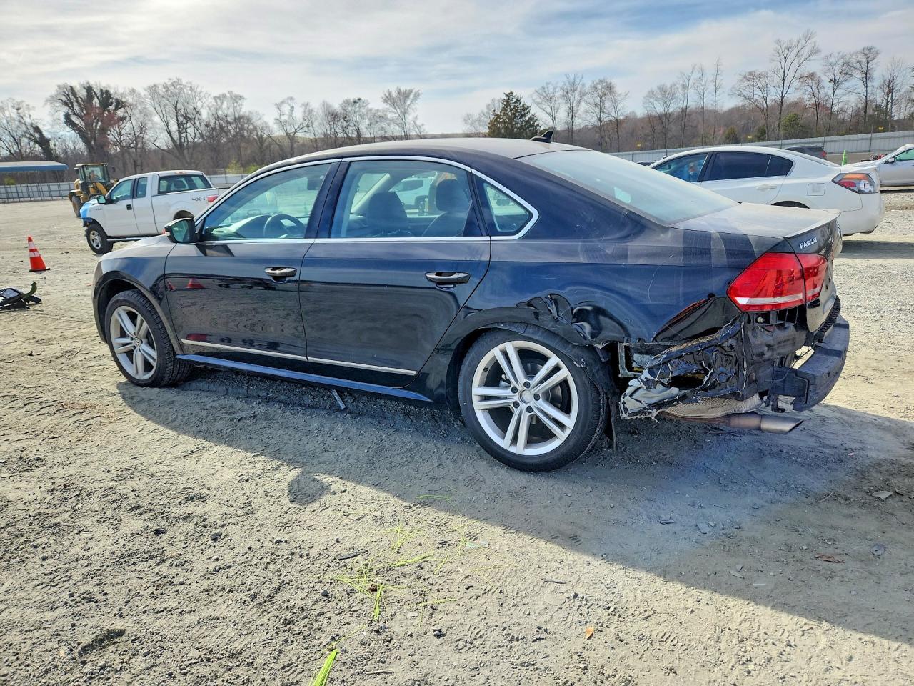2013 Volkswagen Passat Sel - Фото 2