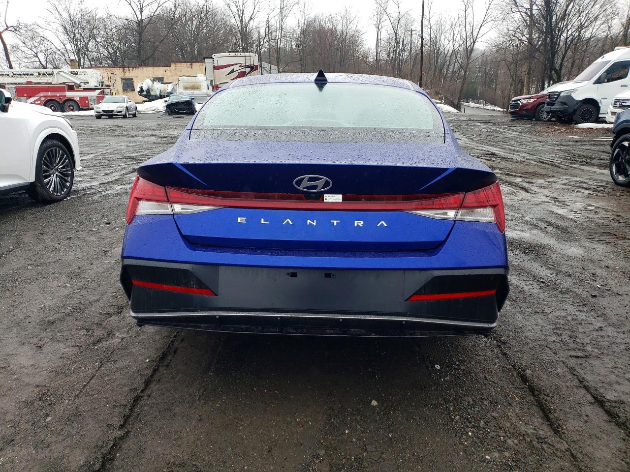 2025 Hyundai Elantra Sel Convenience - Image 6