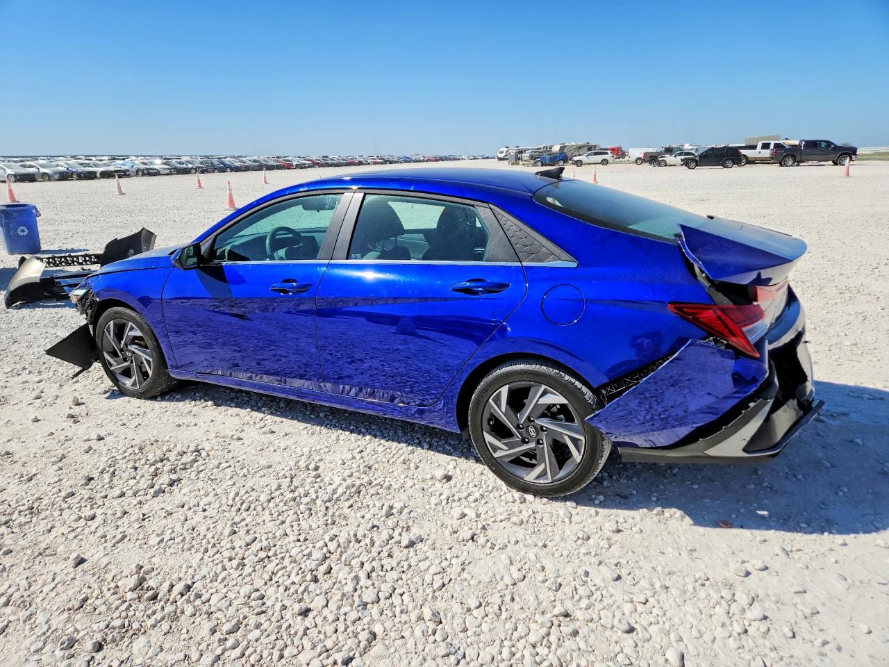 2024 Hyundai Elantra Sel - Image 2