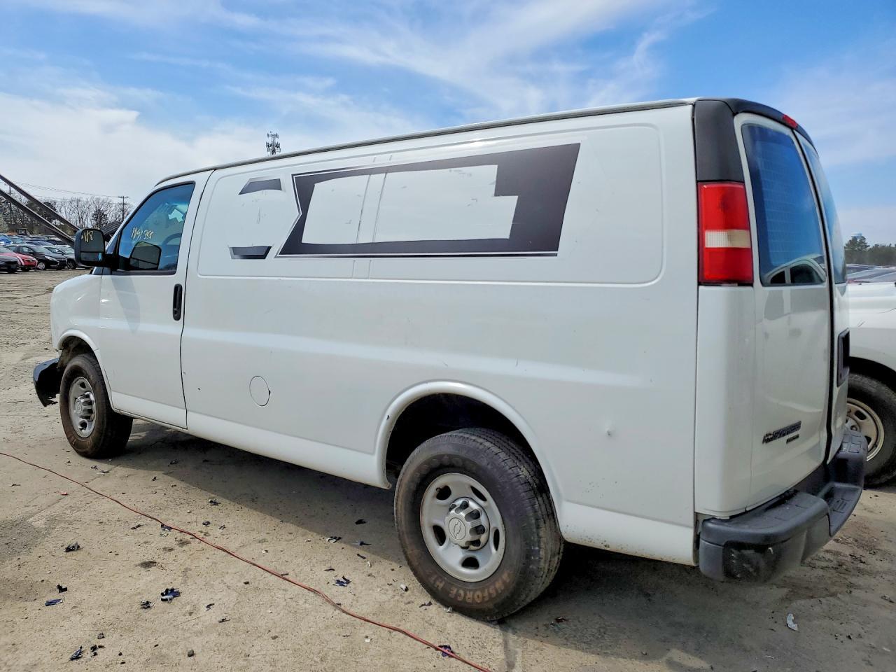 2014 Chevrolet Express G2500 - Фото 2