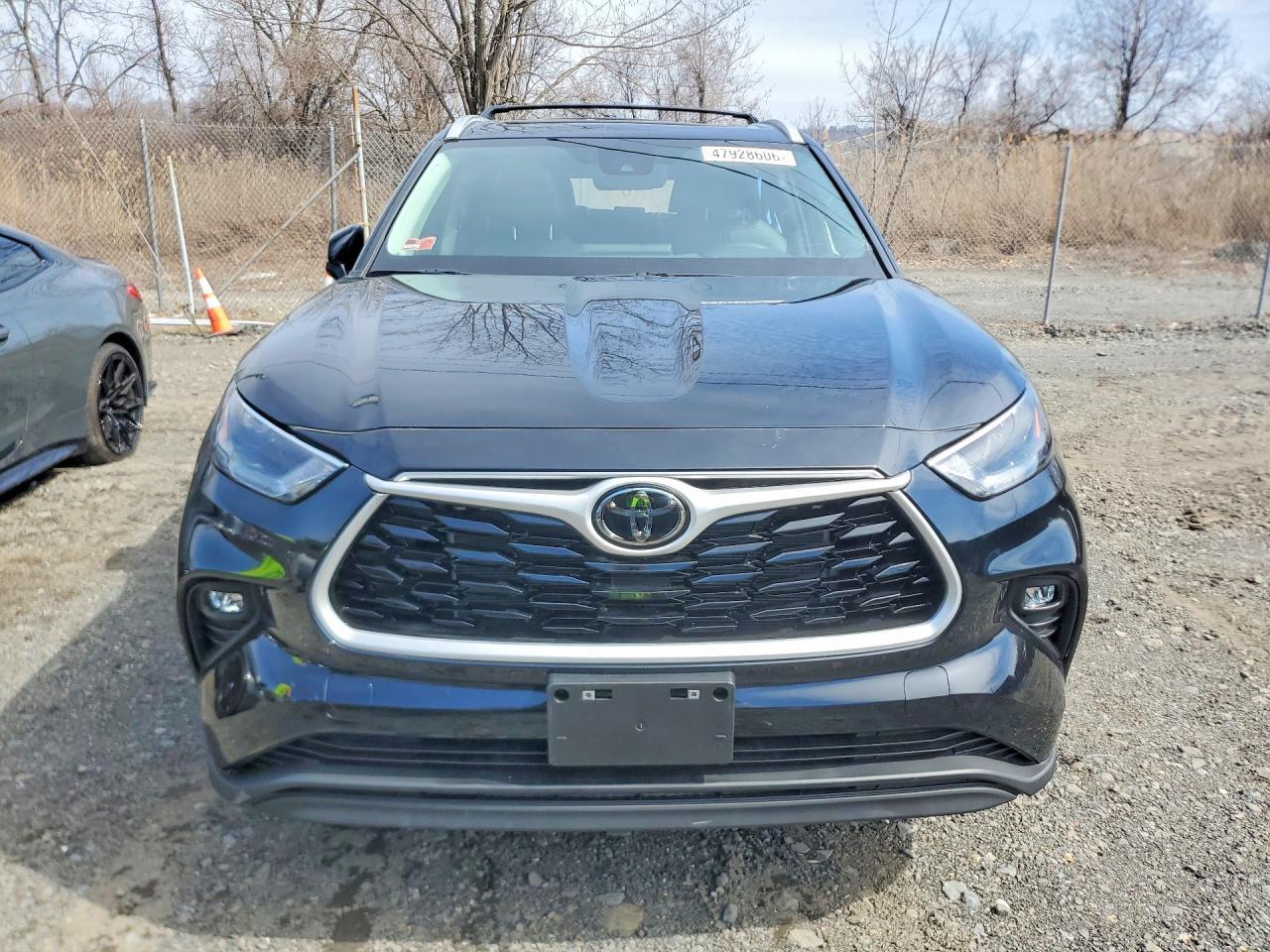 2024 Toyota Highlander Xle - Image 5