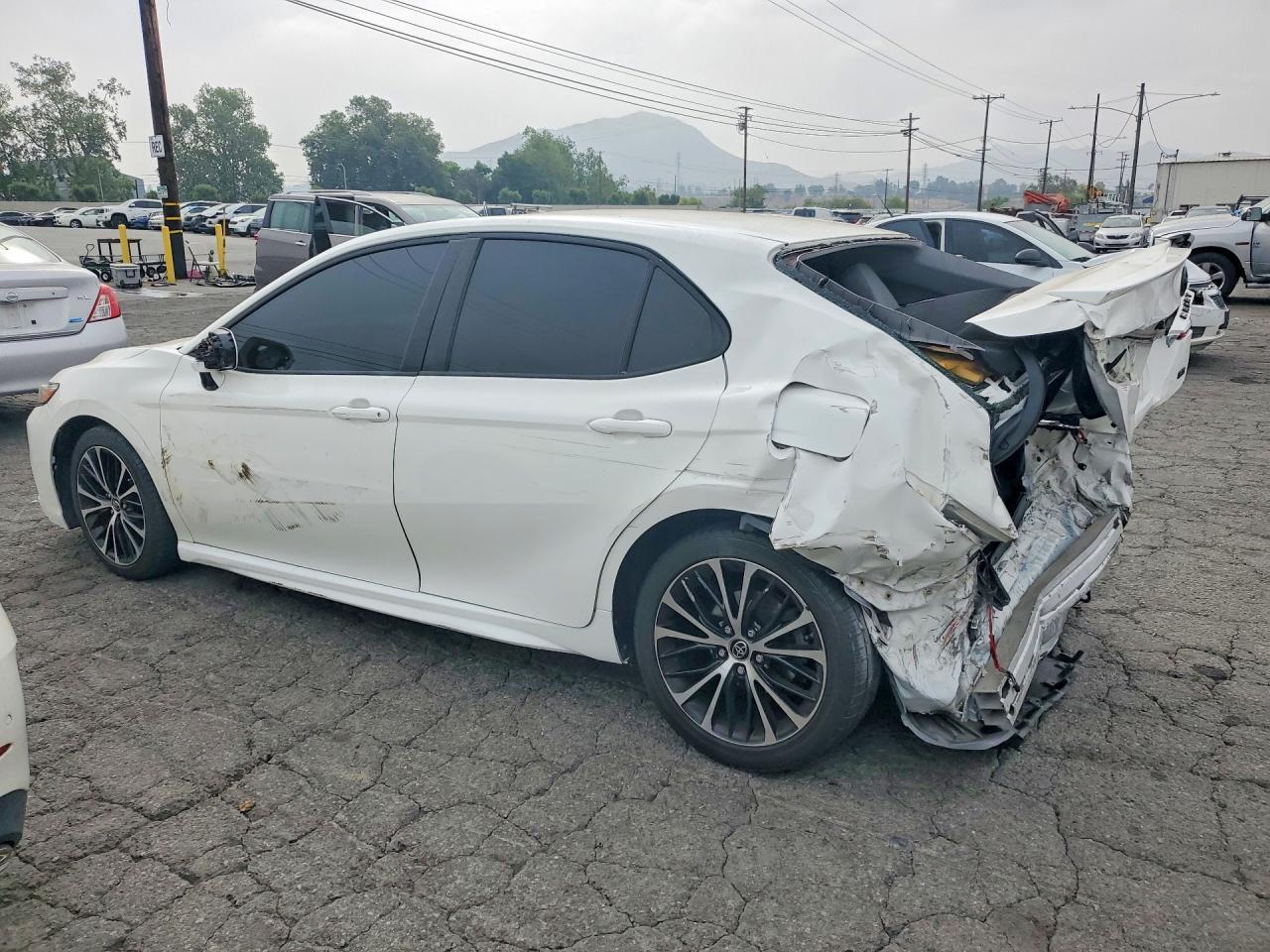 2018 Toyota Camry Se - Image 2
