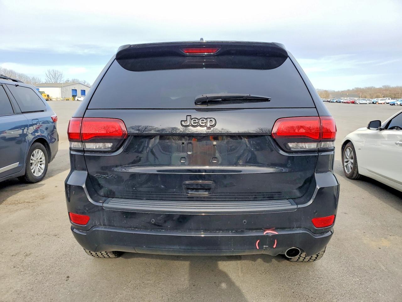 2020 Jeep Grand Cherokee Laredo - Image 6