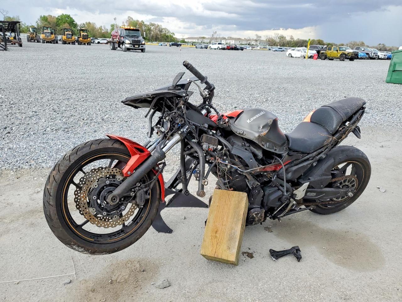 2023 Kawasaki Ex650 R - Image 3