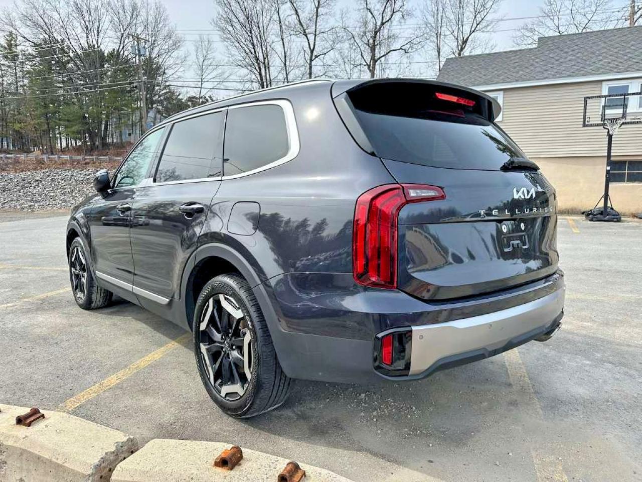 2025 Kia Telluride S - Image 2
