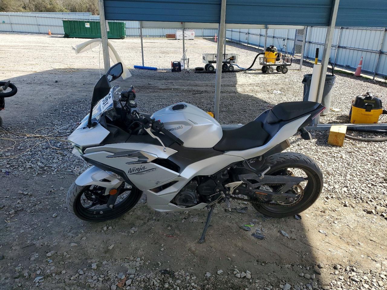 2025 Kawasaki Ex500 H - Фото 3