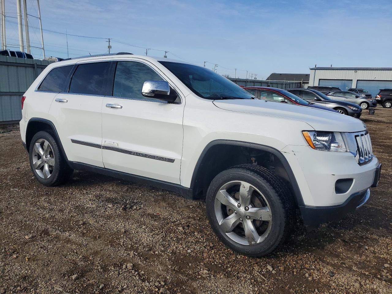 2013 Jeep Grand Cherokee Overland - Image 4