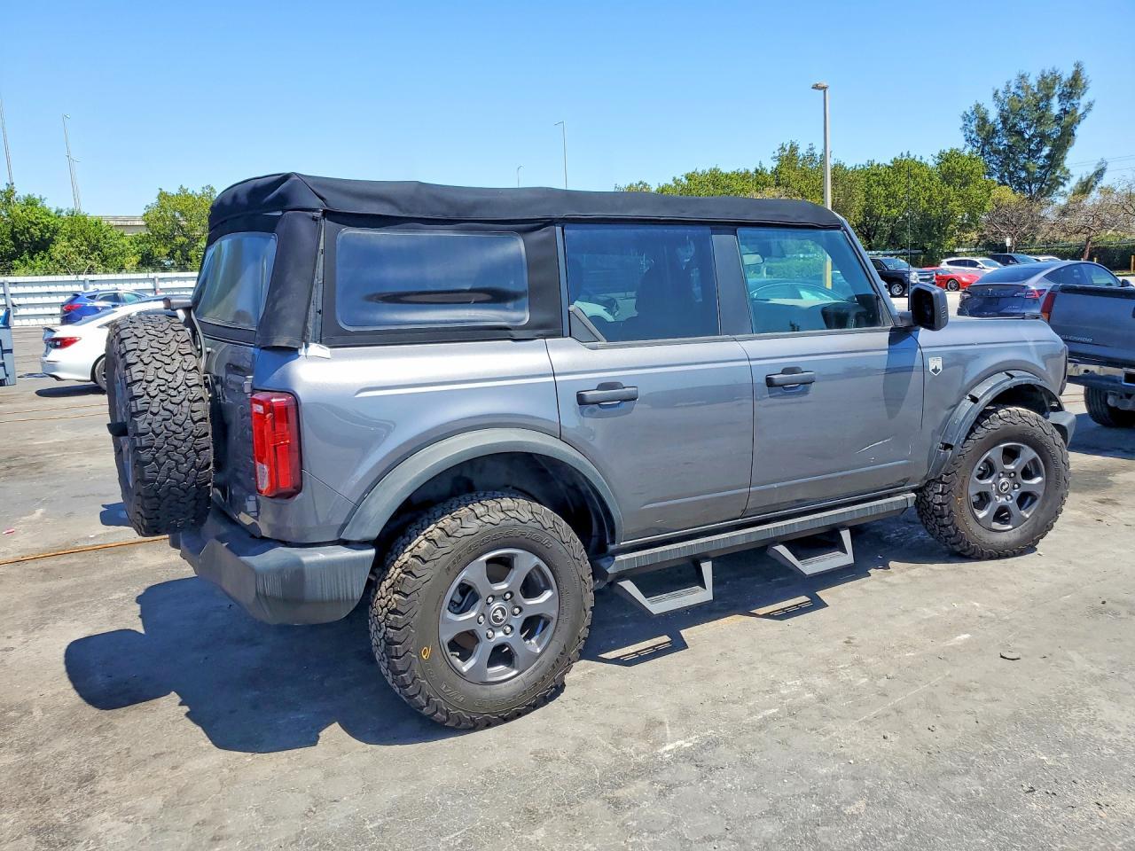 2022 Ford Bronco Base - Фото 3