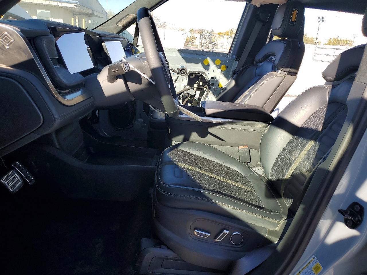 2024 Rivian R1S Adventure - Фото 7