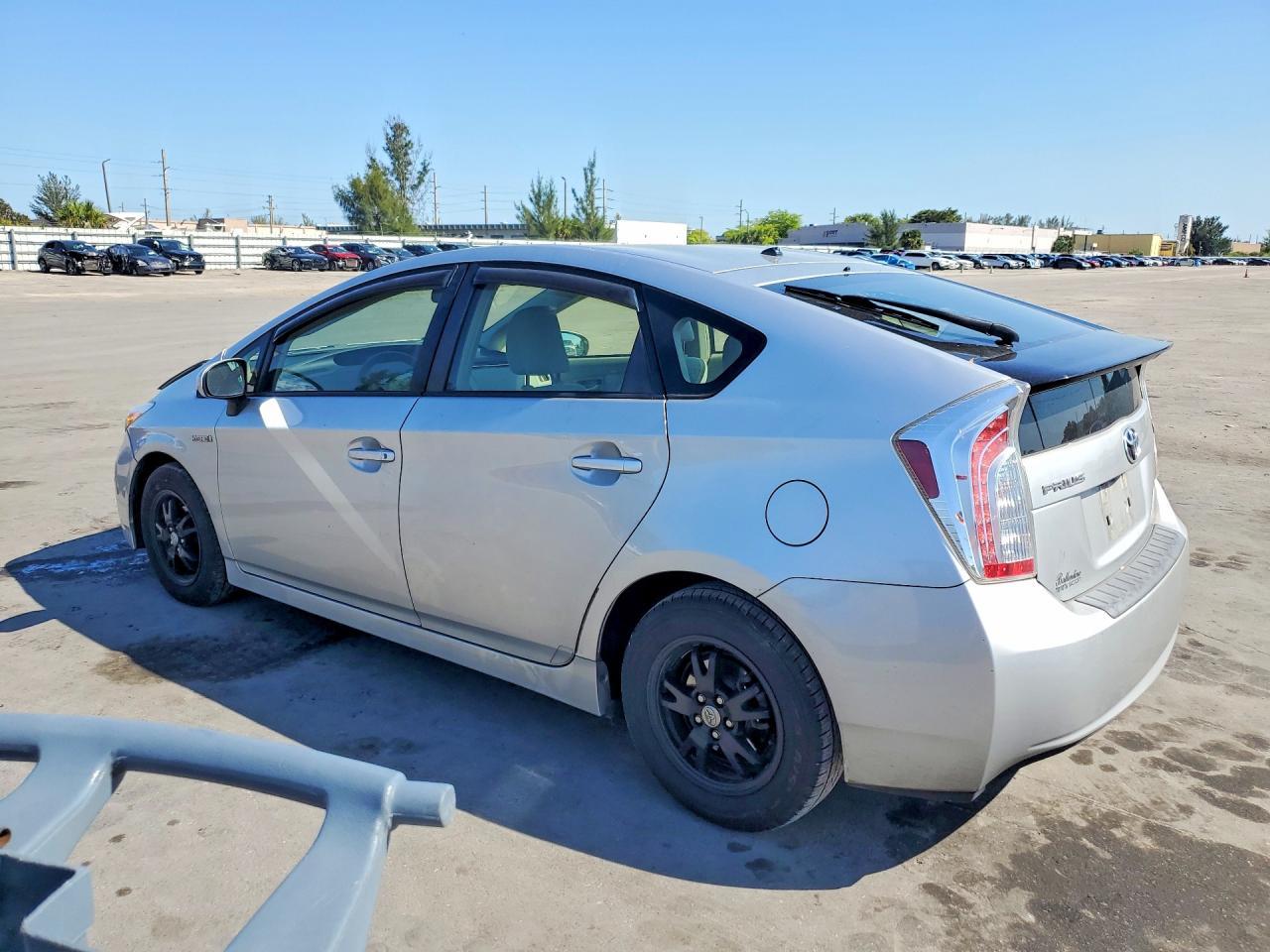 2012 Toyota Prius Two - Фото 2