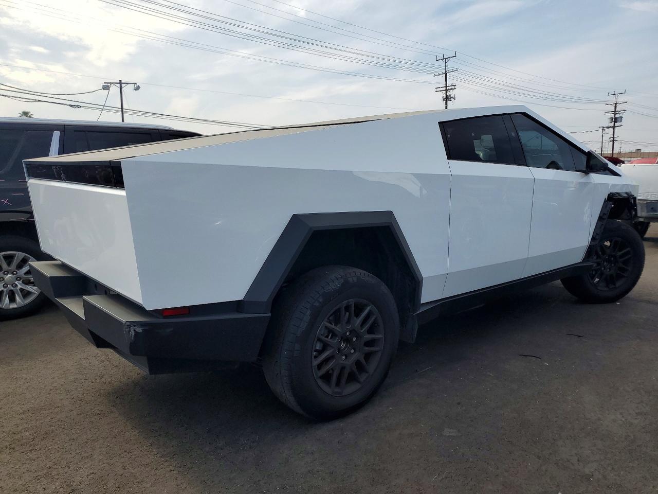 2025 Tesla Cybertruck - Фото 3