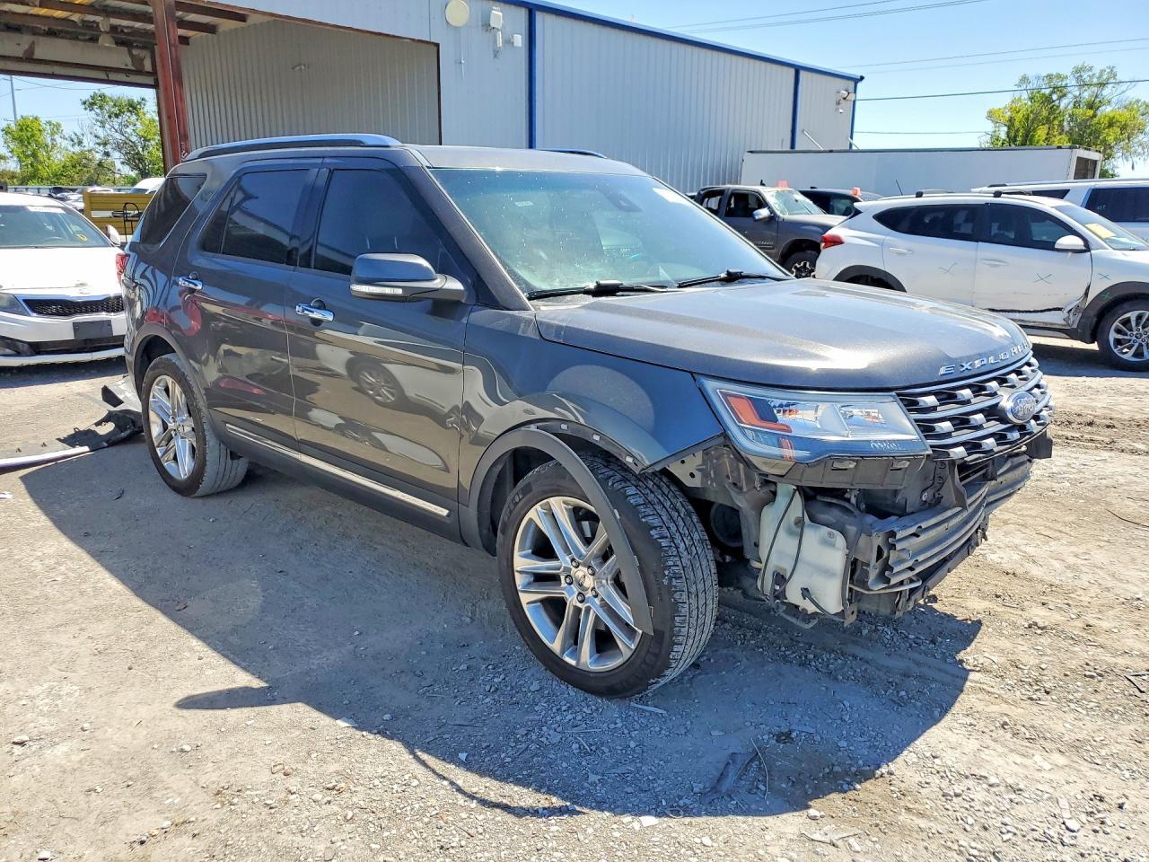 2016 Ford Explorer Limited - Image 4
