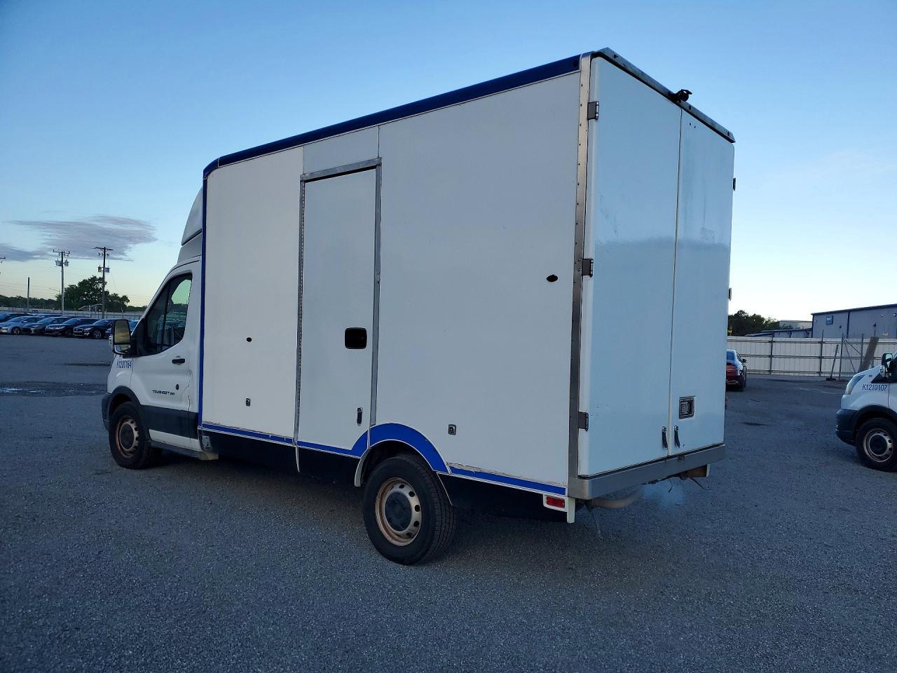 2020 Ford Transit Delivery Truck - Фото 2