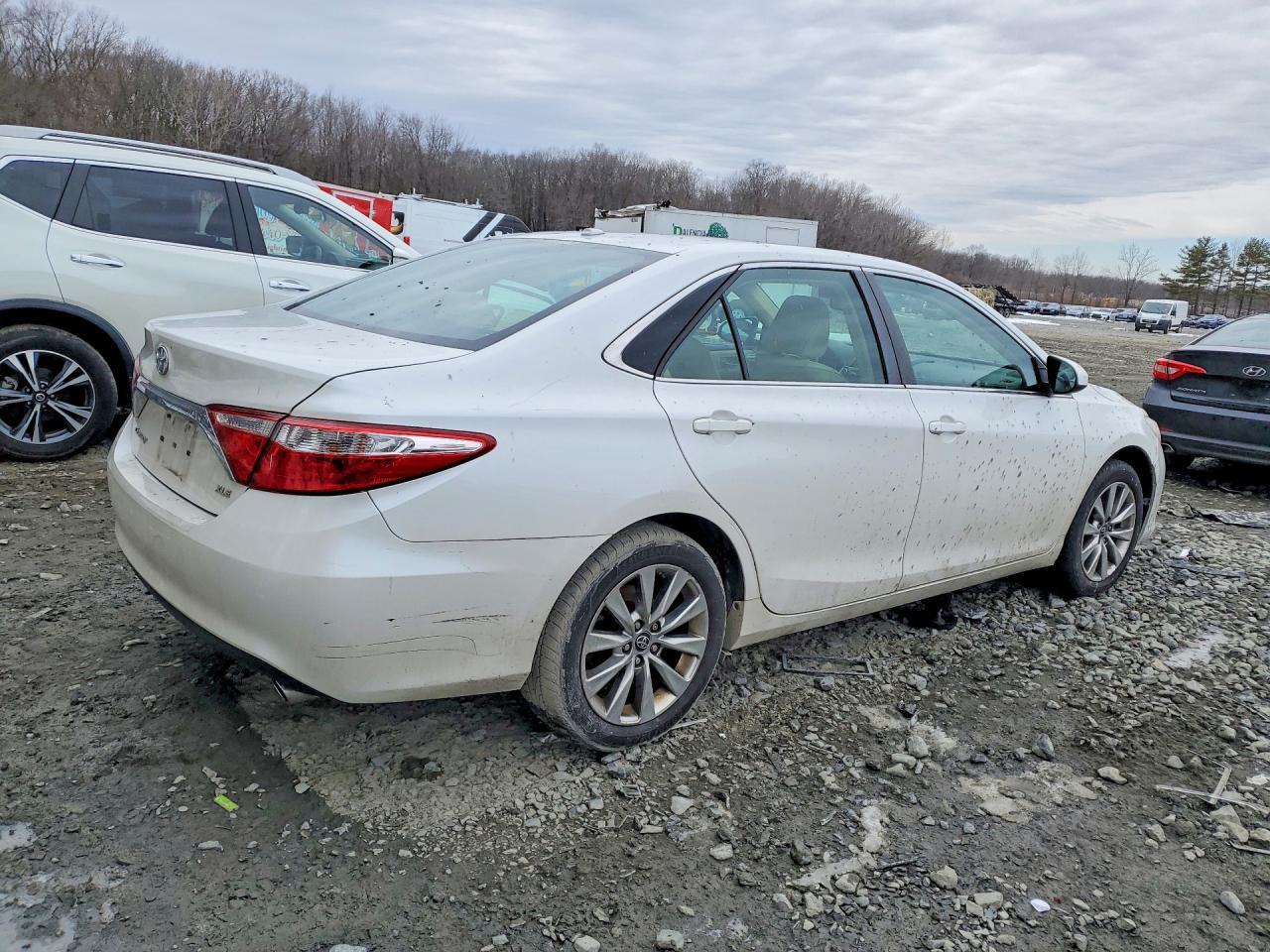 2017 Toyota Camry Xle - Image 3