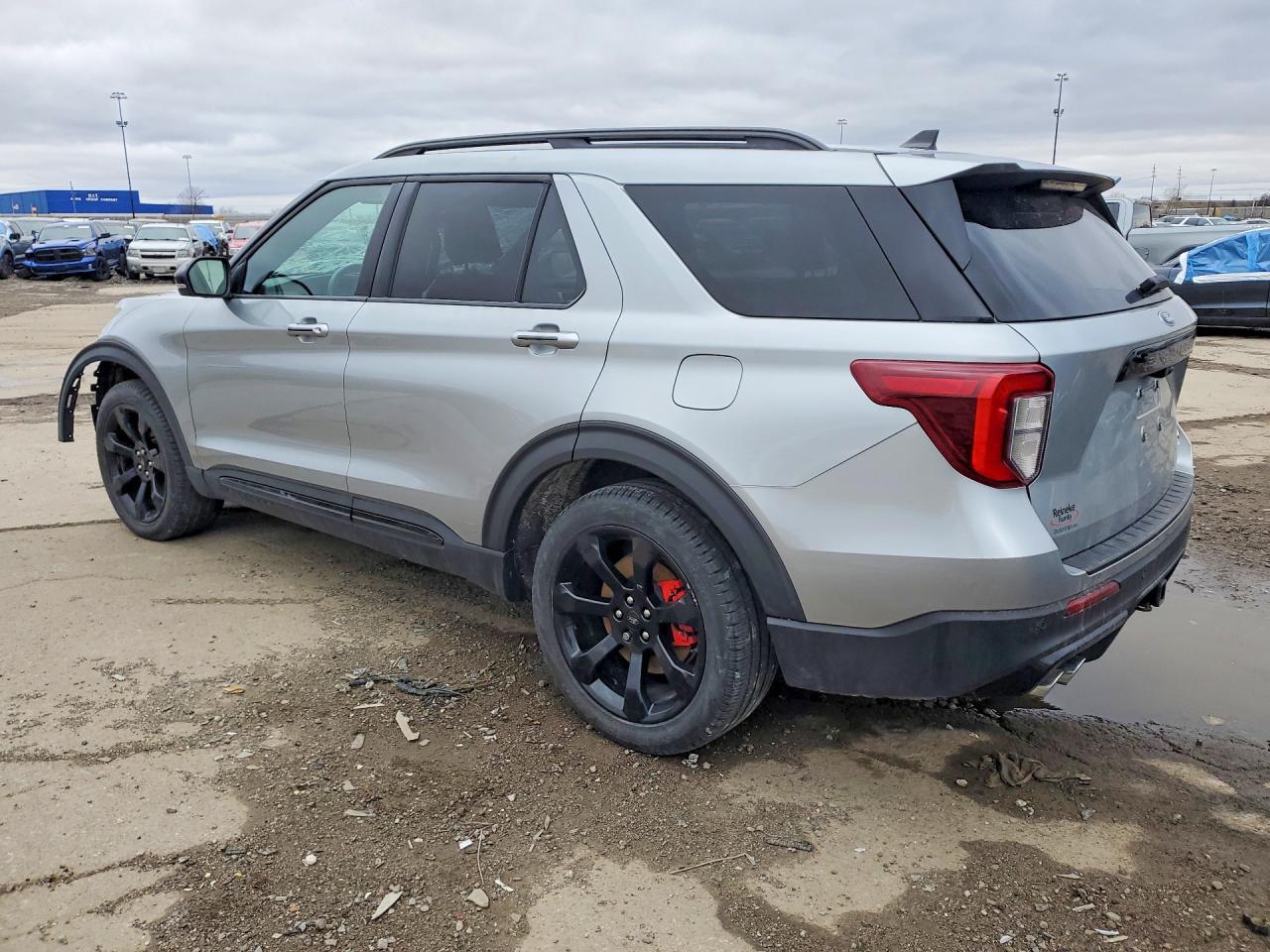 2023 Ford Explorer St - Image 2