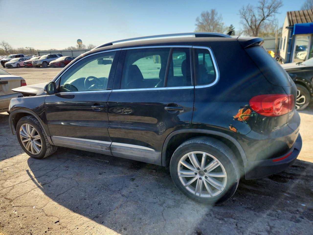 2016 Volkswagen Tiguan S - Фото 2