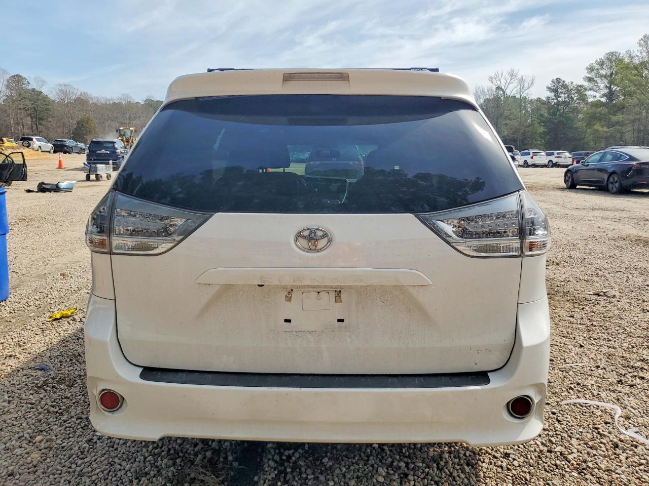 2016 Toyota Sienna Se 8-Passenger - Image 6