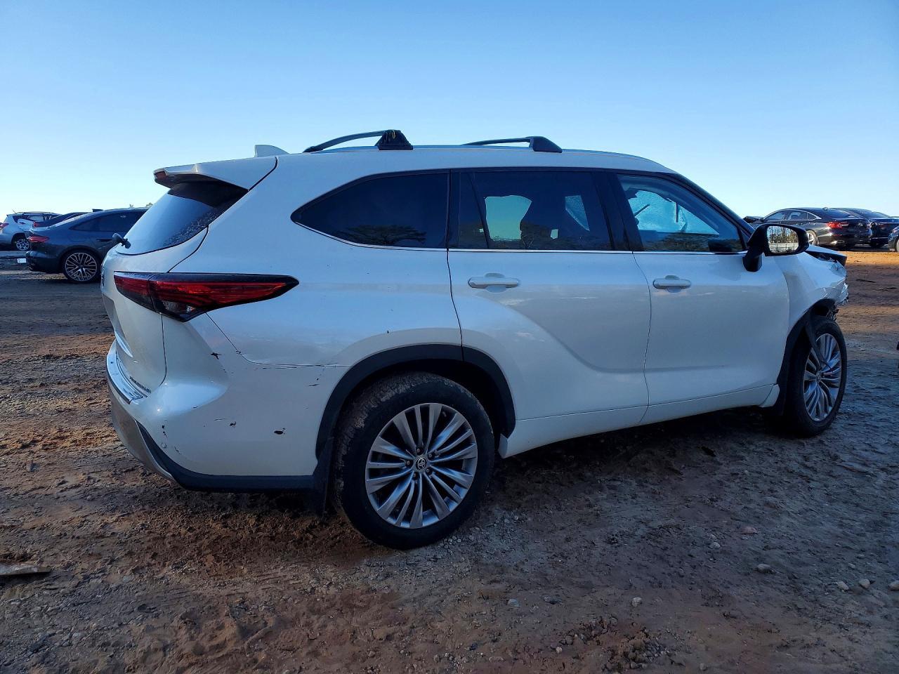 2021 Toyota Highlander Platinum - Фото 3
