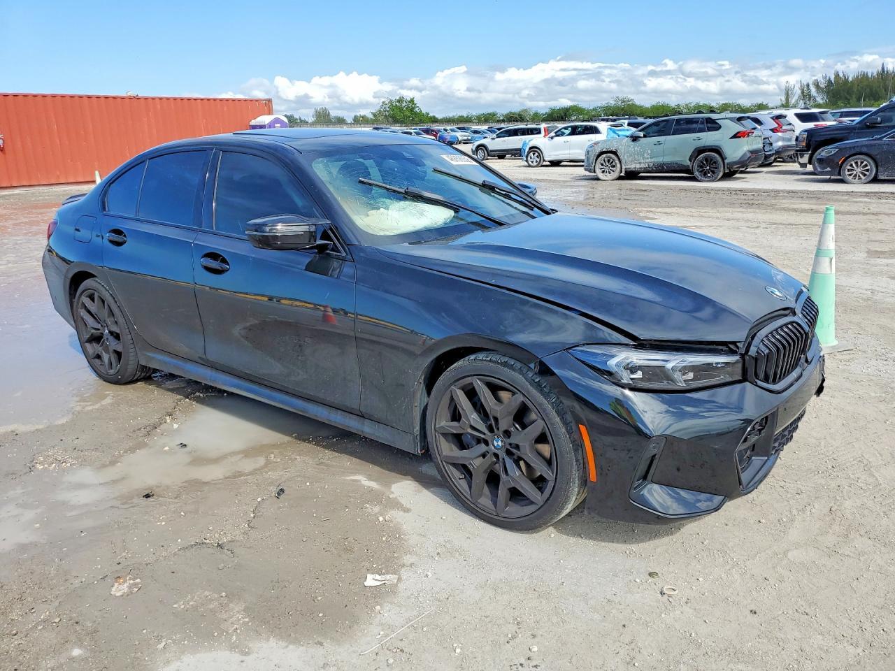 2025 BMW 330I - Фото 4