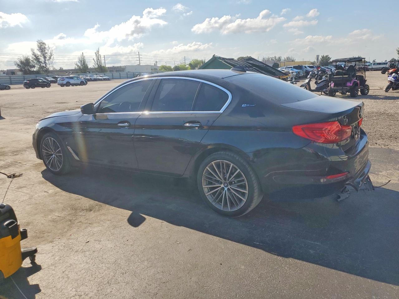 2018 BMW 530E - Фото 2
