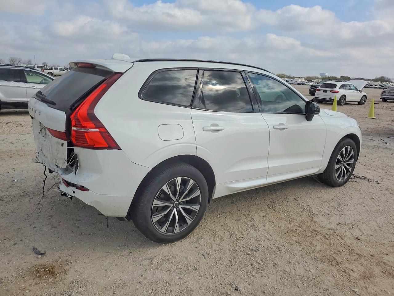 2024 Volvo Xc60 Core - Image 3