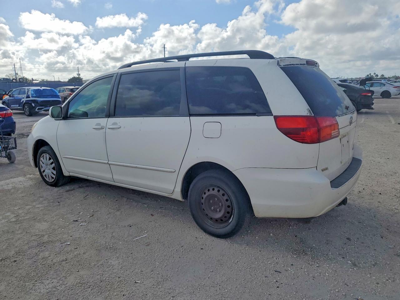 2004 Toyota Sienna Le 7 Passenger - Фото 2
