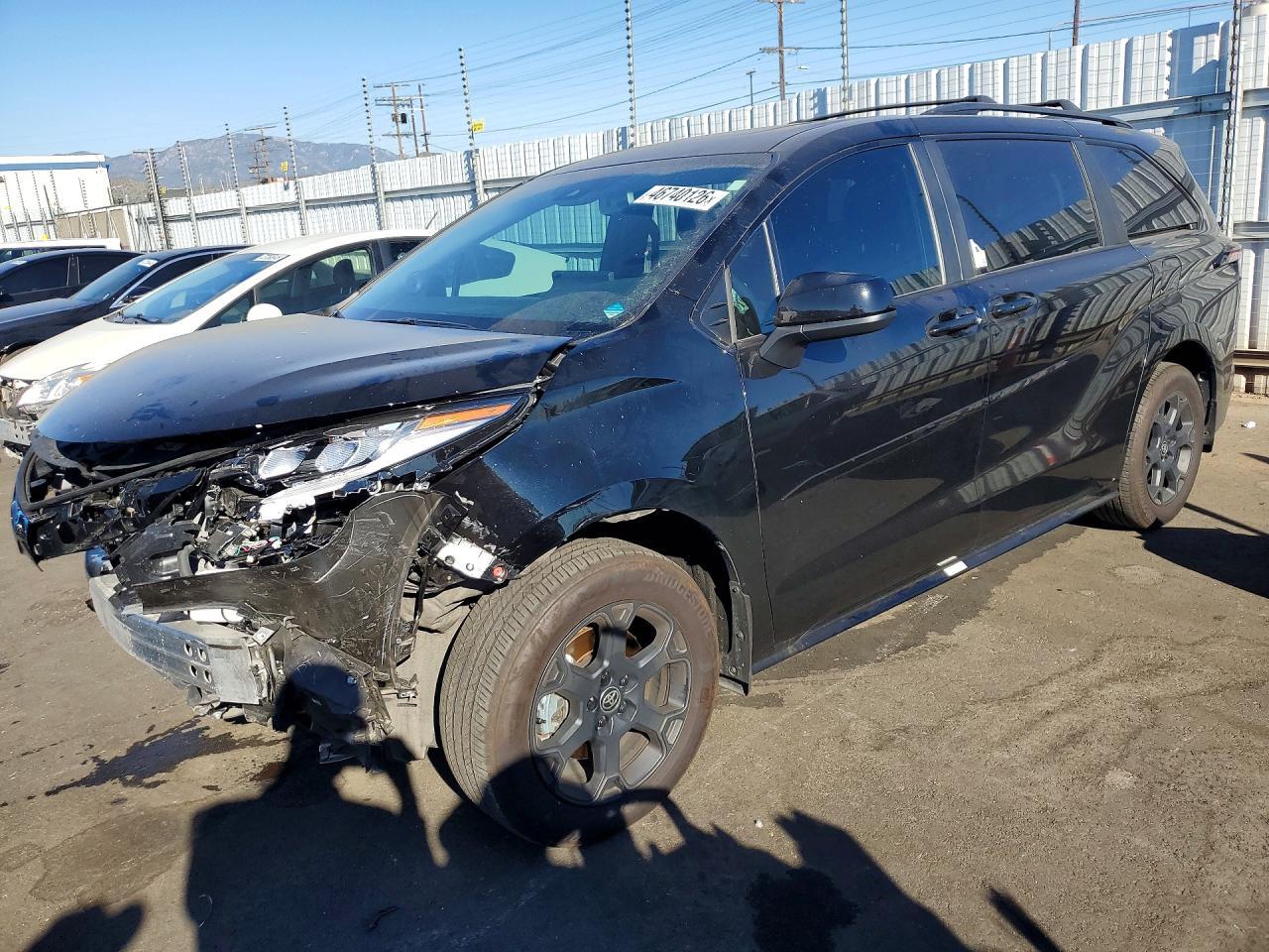 2025 Toyota Sienna Woodland Edition