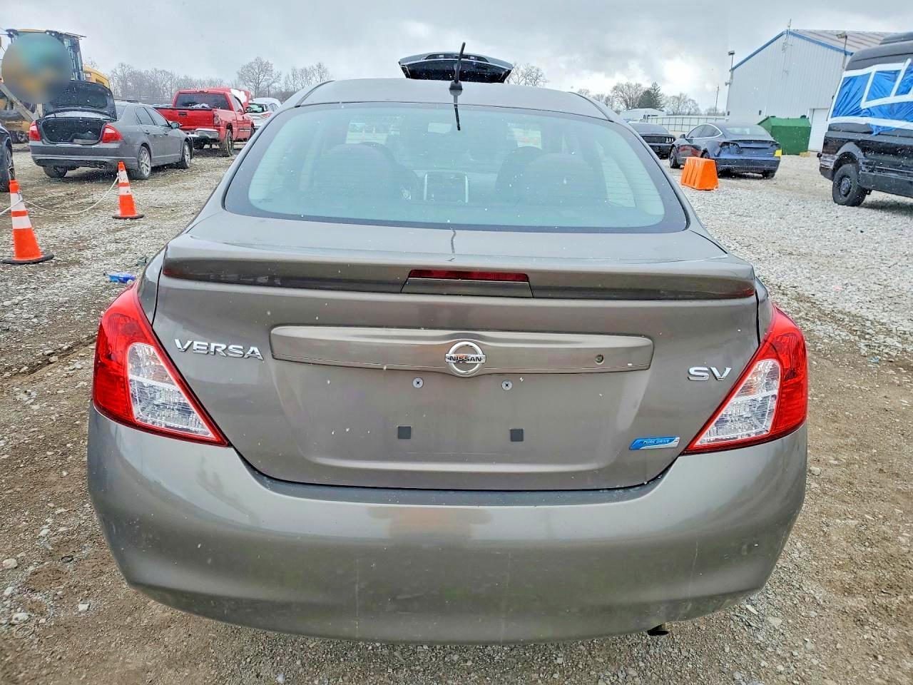 2014 Nissan Versa S - Фото 6