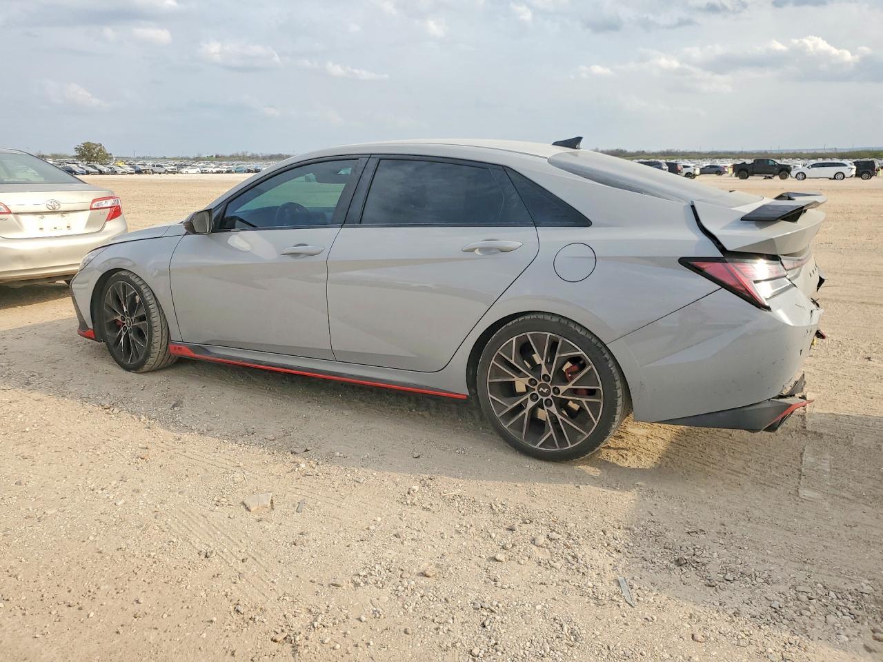 2023 Hyundai Elantra - Фото 2