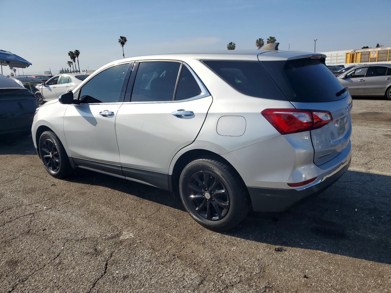 2020 Chevrolet Equinox Lt - Image 2