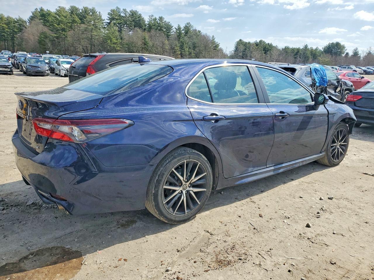 2021 Toyota Camry Se - Image 3