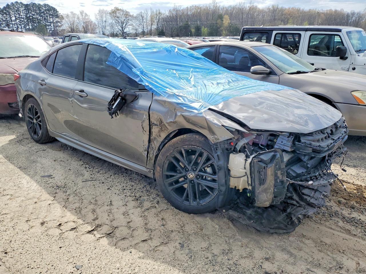 2025 Toyota Camry Se - Image 4
