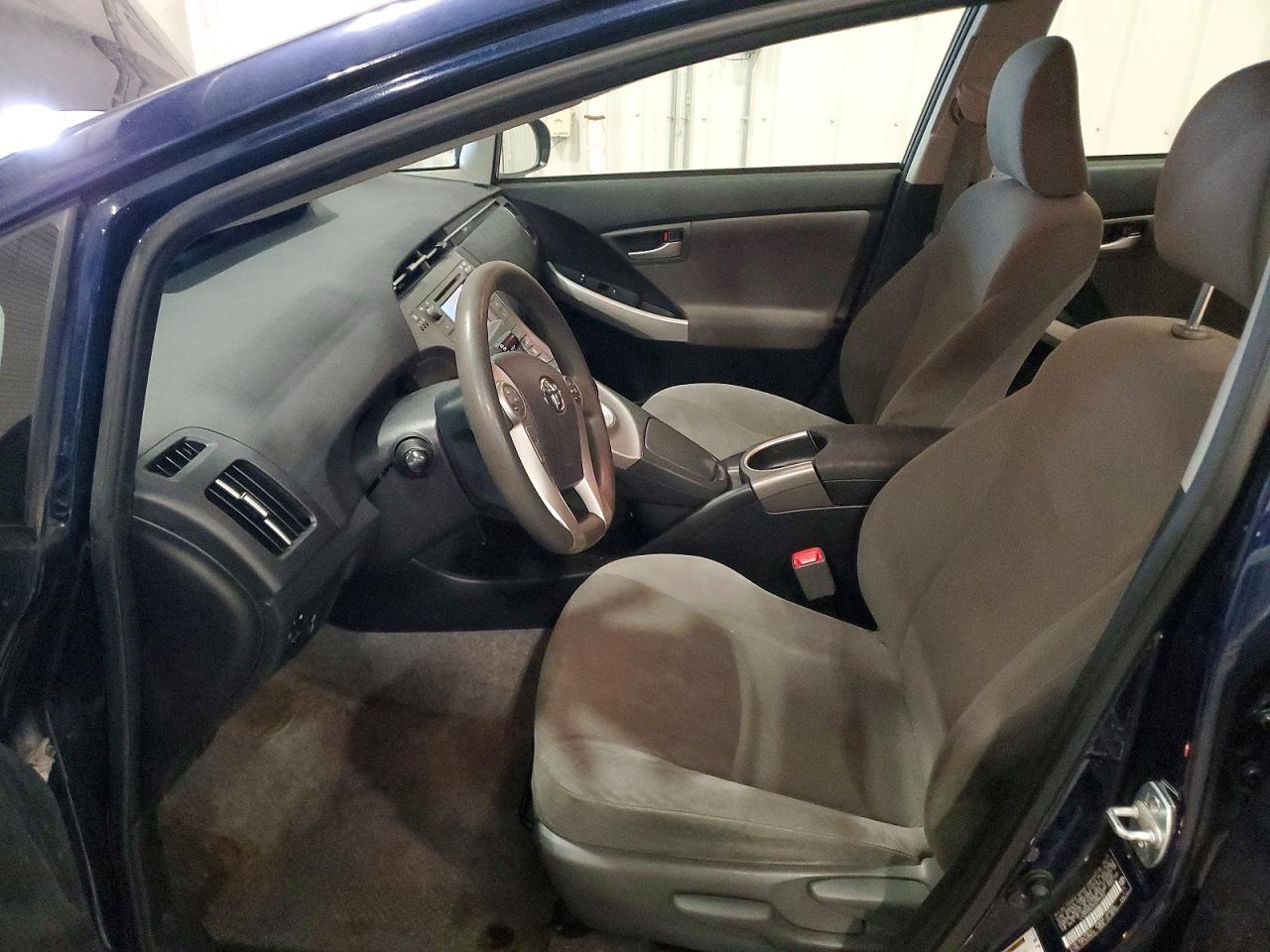 2013 Toyota Prius Two - Фото 7