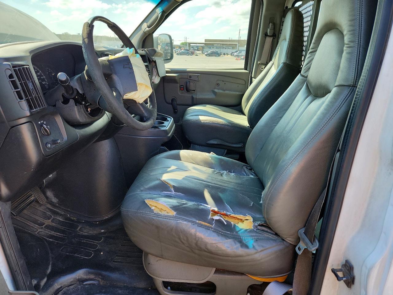 2004 Chevrolet Express 1500 Delivery Van - Image 7
