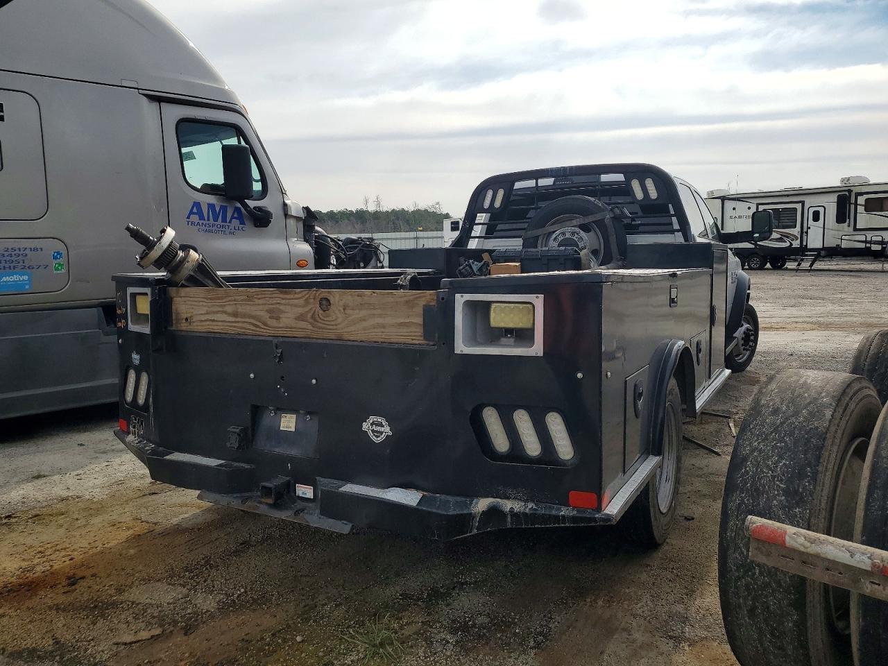 2018 Ram 5500 Flatbed Truck - Фото 4