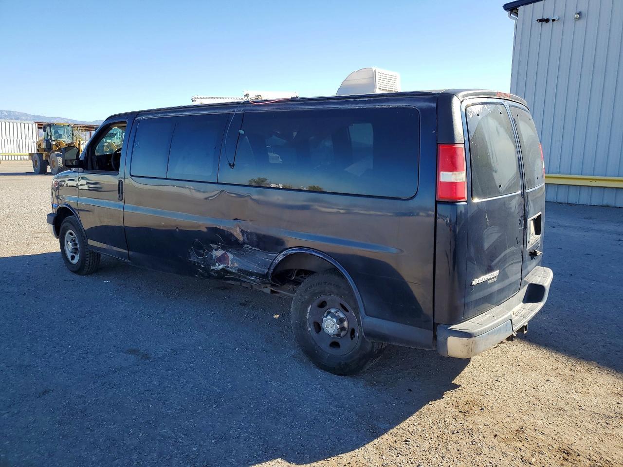 2008 Chevrolet Express G3500 - Фото 2