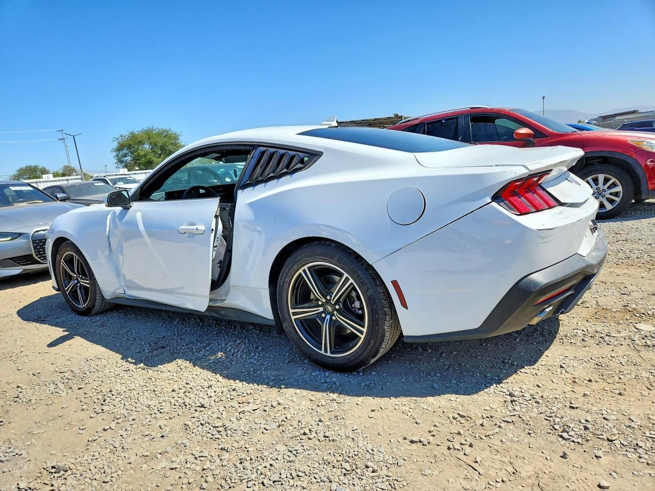 2025 Ford Mustang - Фото 2