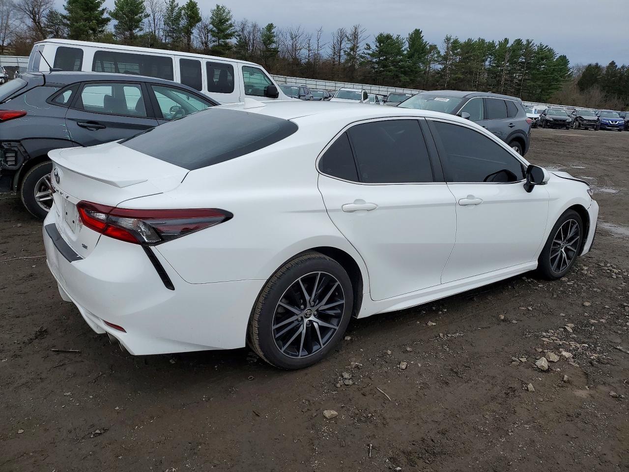 2021 Toyota Camry Se - Image 3