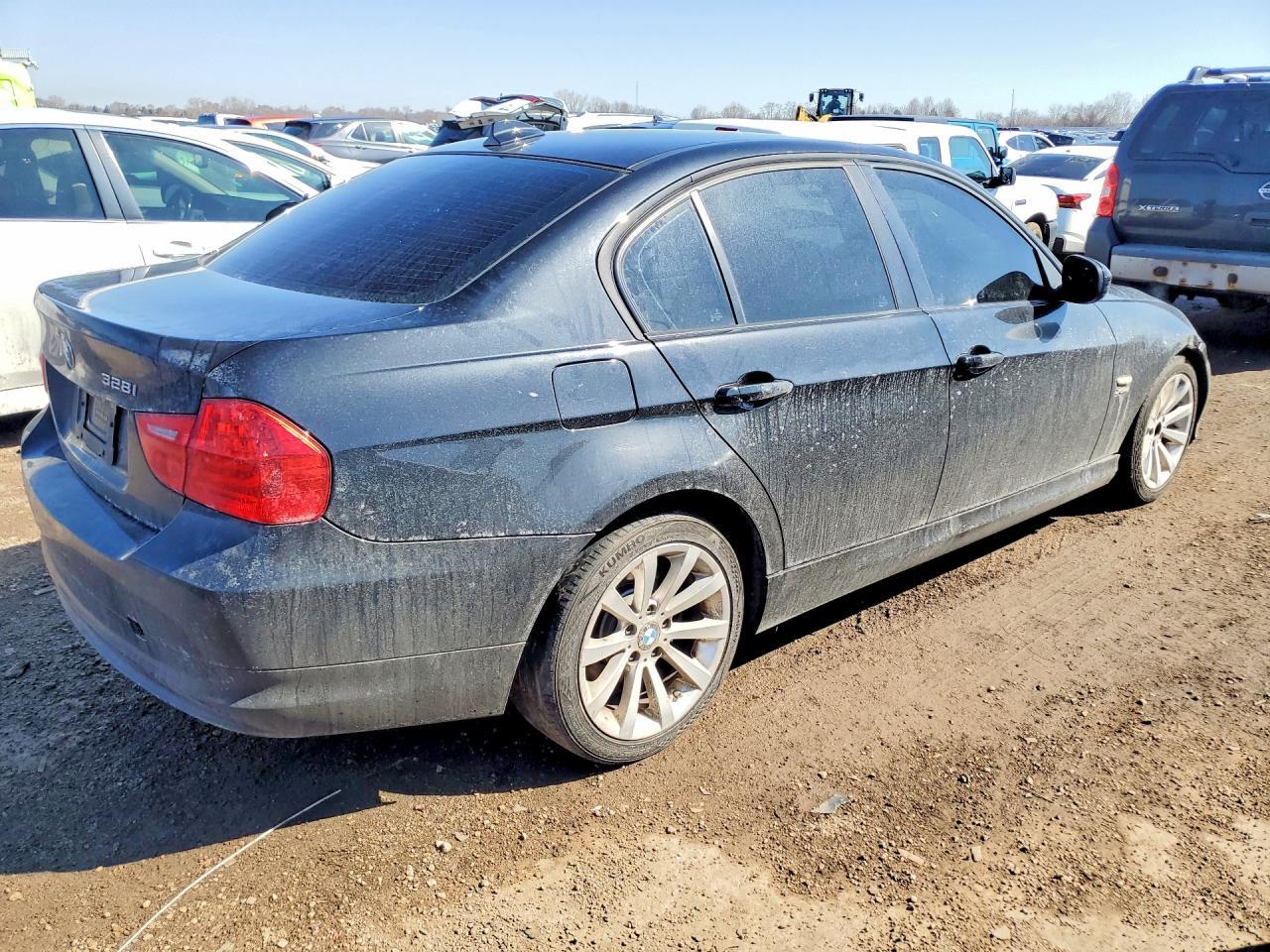 2011 BMW 328 Xi - Image 3