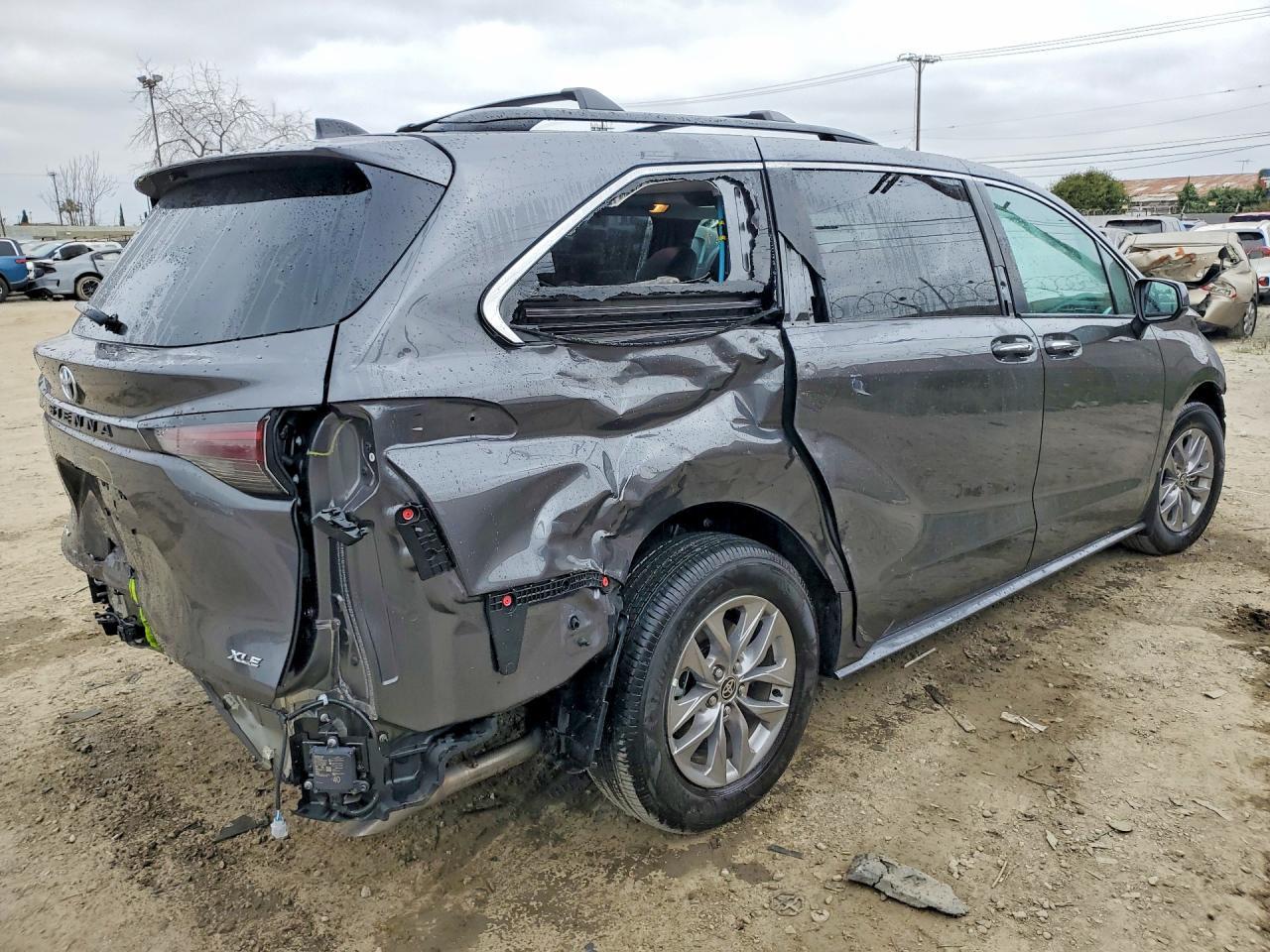 2025 Toyota Sienna Xle 8-Passenger - Фото 3